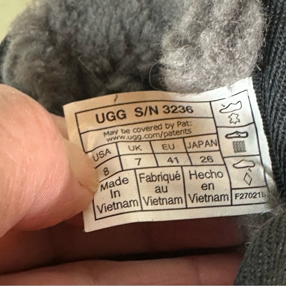 UGG® Neumel for Men |
Lace-Up Casual Shoes - Picture 9 of 10